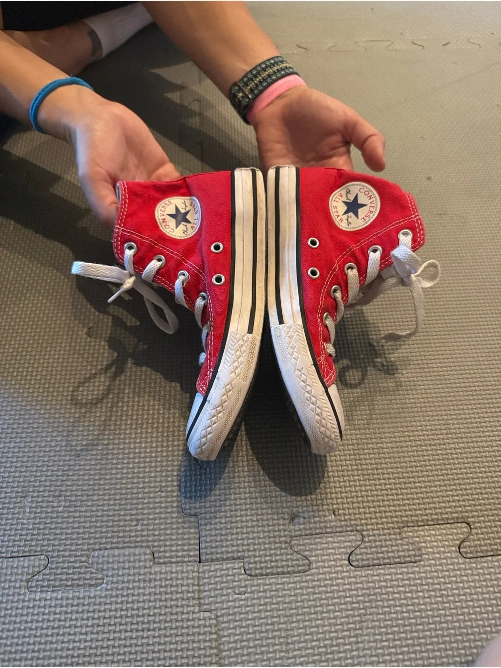 Converse bright red